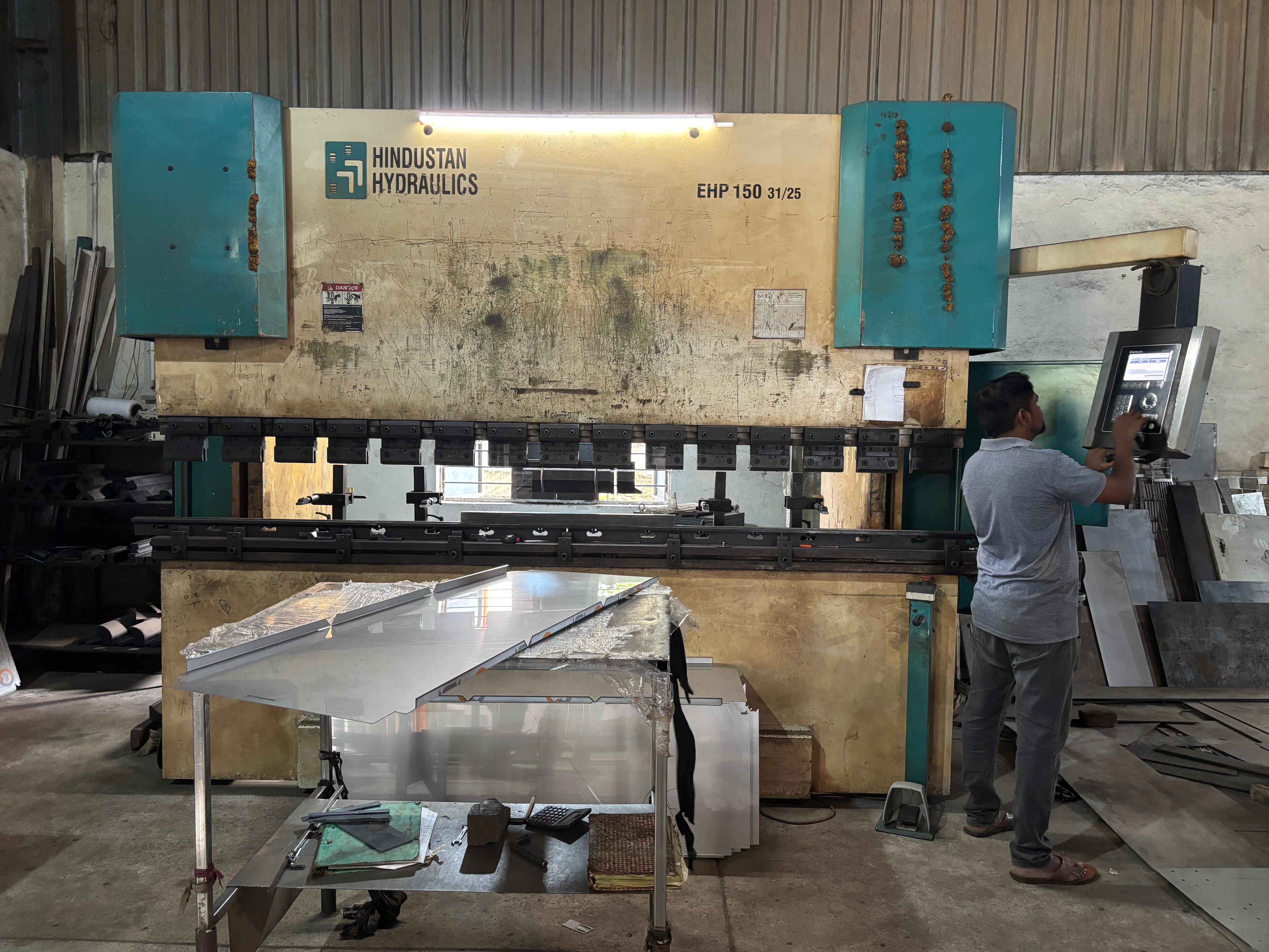CNC press brake, precision folding machine
